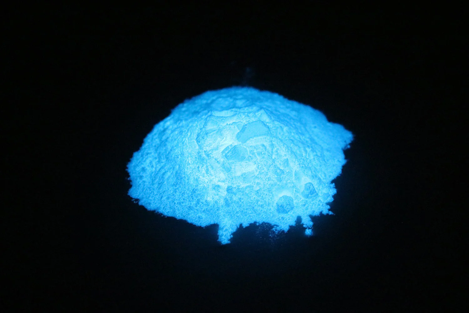 BLUE LIT - the world's glowiest glow pigment, 100% pure LIT powder in blue by Stuart Semple - Image 4